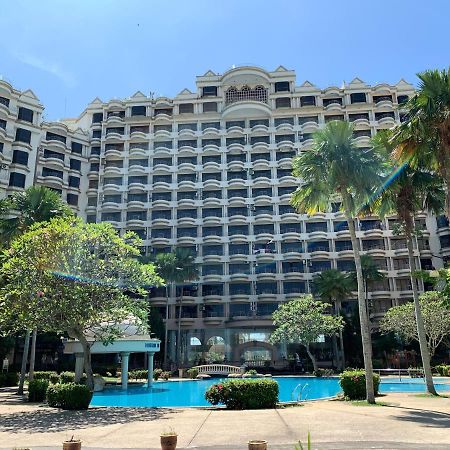 Riviera Bay Condominium, Tanjung Kling Kampong Lereh Екстериор снимка